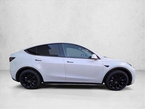 Used 2023 Tesla Model Y Long Range image 4