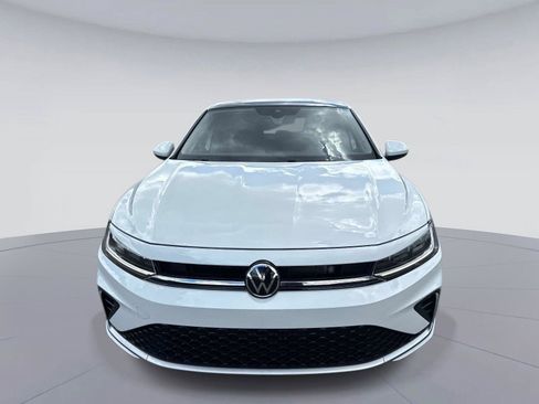 Used 2025 Volkswagen Jetta SE FWD image 9