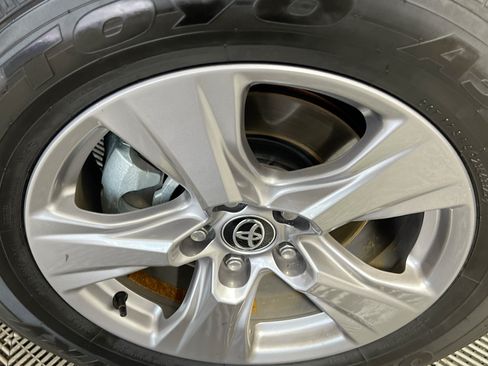 Used 2025 Toyota RAV4 XLE w/ Convenience Package FWD image 14