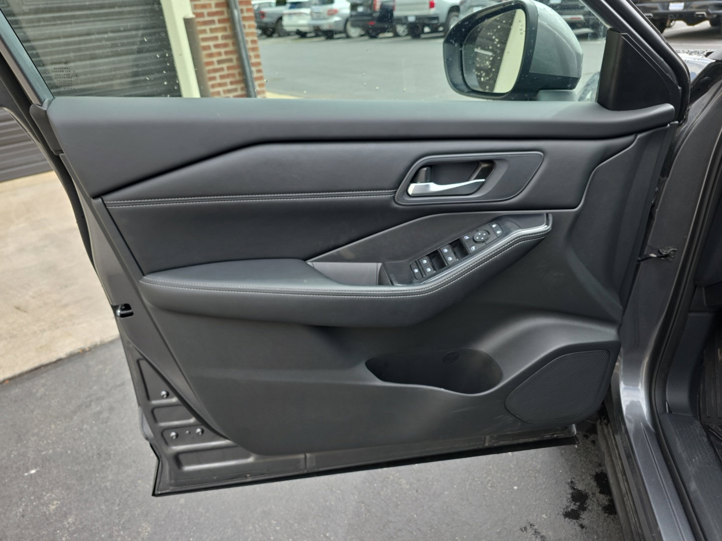 Used 2024 Nissan Rogue SV w/ SV Premium Package AWD/4WD image 19