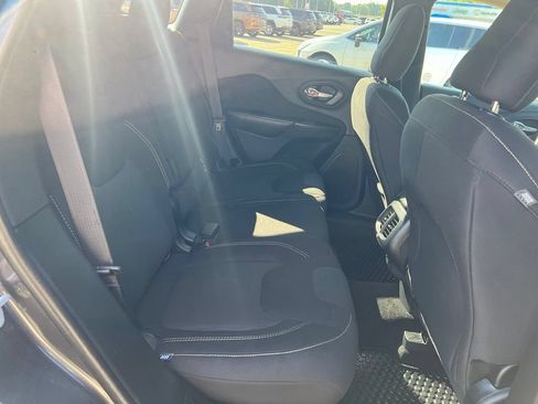 Used 2015 Jeep Cherokee Latitude w/ Cold Weather Group AWD/4WD image 13