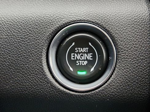 Used 2025 GMC Acadia Elevation image 9