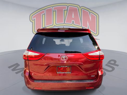 Certified 2019 Toyota Sienna XLE w/ XLE Navigation Package FWD image 4
