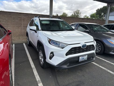 Used 2019 Toyota RAV4 XLE w/ Convenience Package AWD/4WD image 2