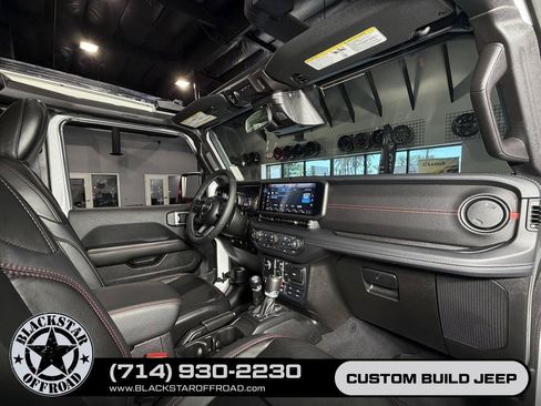 Used 2026 Jeep Wrangler Unlimited Rubicon AWD/4WD image 25
