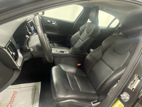 Certified 2025 Volvo S60 B5 Core image 10