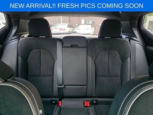 Used 2024 Volvo XC40 B5 Plus w/ Protection Package Premier AWD/4WD image 12