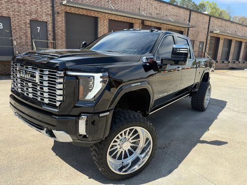 Used 2024 GMC Sierra 2500 Denali w/ Denali Reserve Package image 2