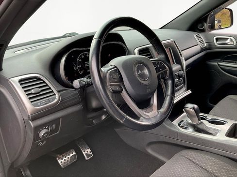 Used 2021 Jeep Grand Cherokee Laredo w/ Security & Convenience Group image 19