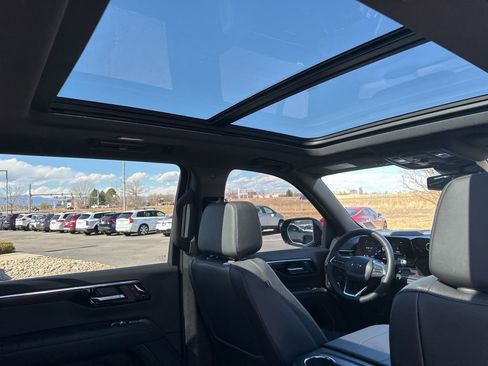 Used 2025 Chevrolet Suburban LT w/ Comfort Package image 31