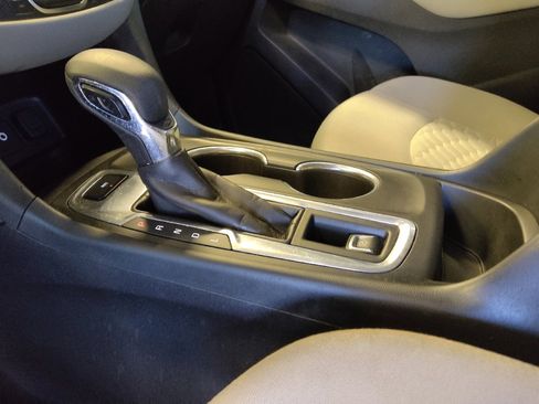 Used 2021 Chevrolet Equinox LS w/ LS Convenience Package image 26