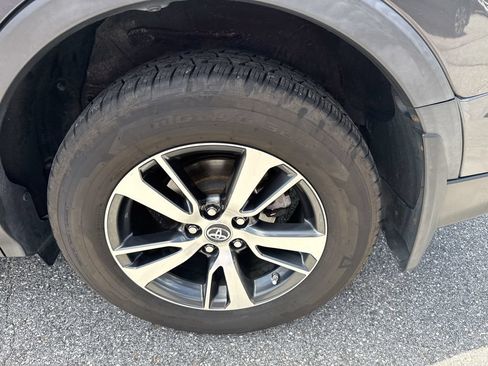 Used 2017 Toyota RAV4 XLE FWD image 19