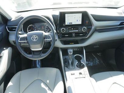 Used 2023 Toyota Highlander XLE