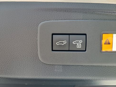 Used 2025 Lexus GX 550 w/ Accessory Package (2T) AWD/4WD image 12