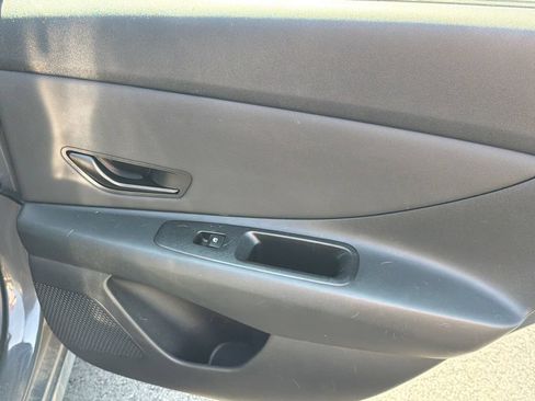 Certified 2025 Hyundai Elantra Sport FWD image 16