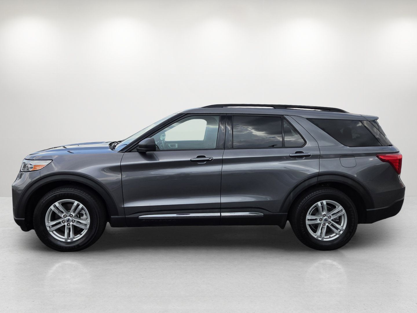 Used 2021 Ford Explorer XLT w/ Class III Trailer Tow Package RWD image 8