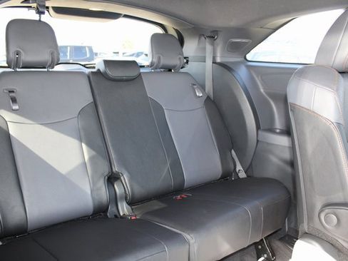 Used 2023 Toyota Sienna XSE w/ XSE Plus Package image 8