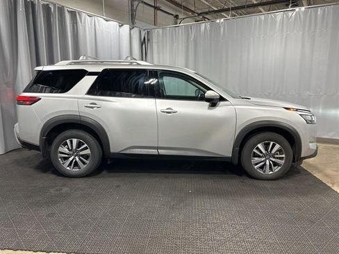 Used 2024 Nissan Pathfinder SL w/ Cargo Package image 2