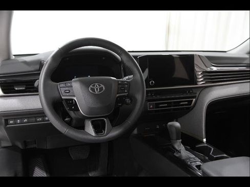 Used 2025 Toyota Camry LE w/ Convenience Package image 6