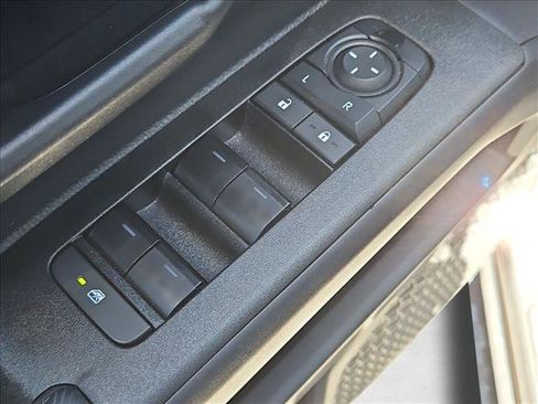 Used 2025 Toyota 4Runner SR5 AWD/4WD image 11