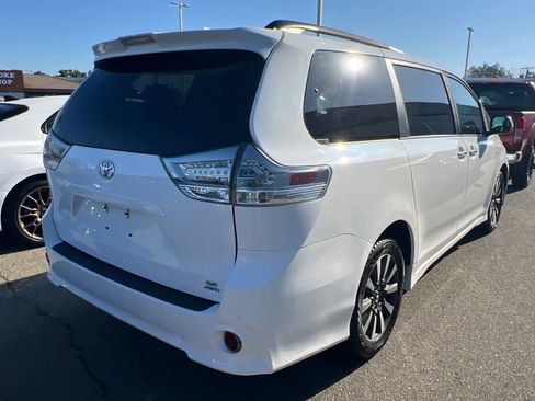 Used 2019 Toyota Sienna SE Premium AWD/4WD image 4