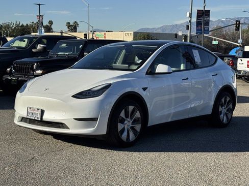 Used 2022 Tesla Model Y Long Range image 3
