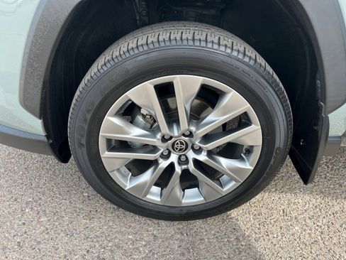 Used 2022 Toyota RAV4 XLE Premium image 26
