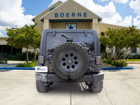 Used 2018 Jeep Wrangler Unlimited Sport S image 3