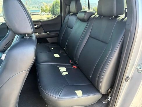 Used 2020 Toyota Tacoma TRD Off-Road w/ TRD Premium Off Road Package AWD/4WD image 33