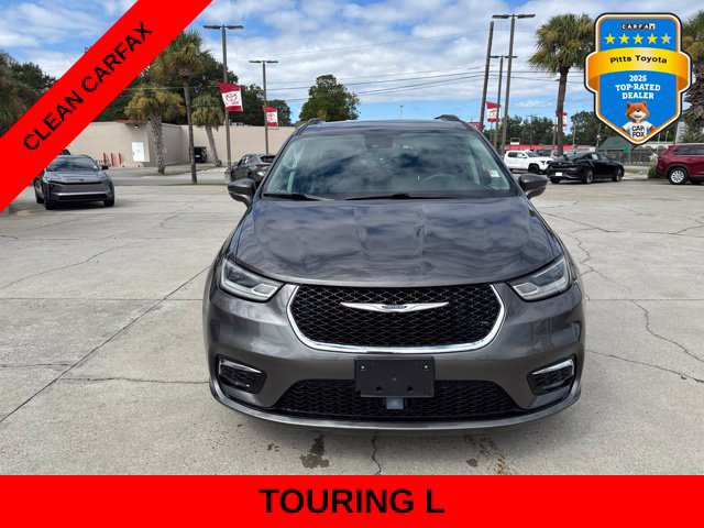 Used 2022 Chrysler Pacifica Touring-L FWD image 2