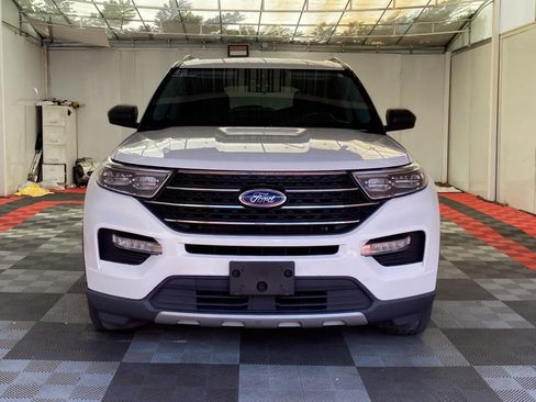 Used 2022 Ford Explorer XLT w/ Equipment Group 202A AWD/4WD image 2