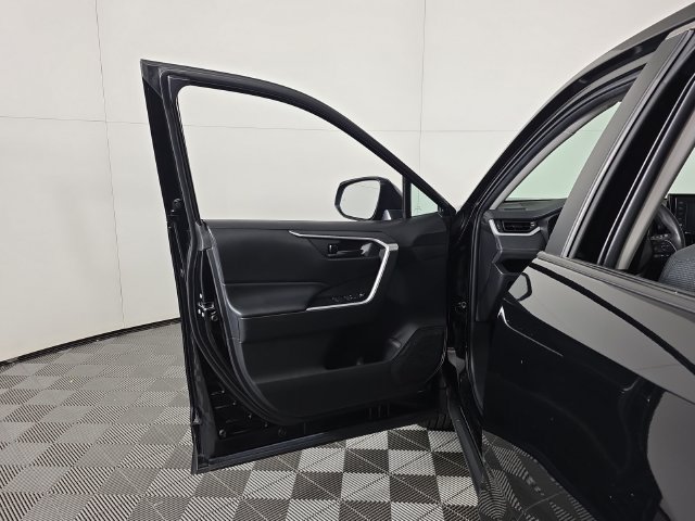 Used 2022 Toyota RAV4 LE AWD/4WD image 20