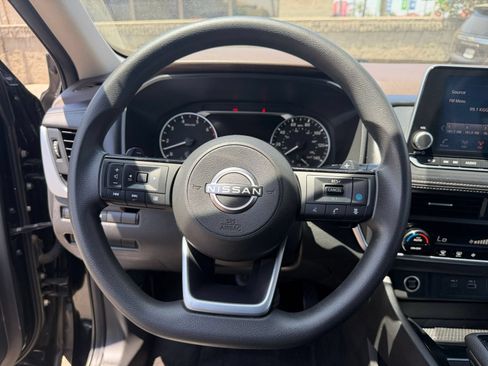 Used 2023 Nissan Rogue SV FWD image 29
