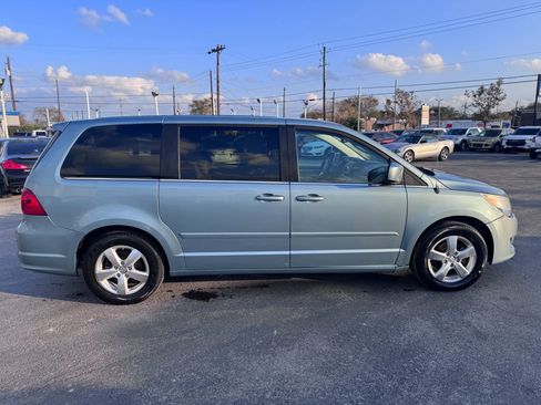 Used 2009 Volkswagen Routan SEL image 4