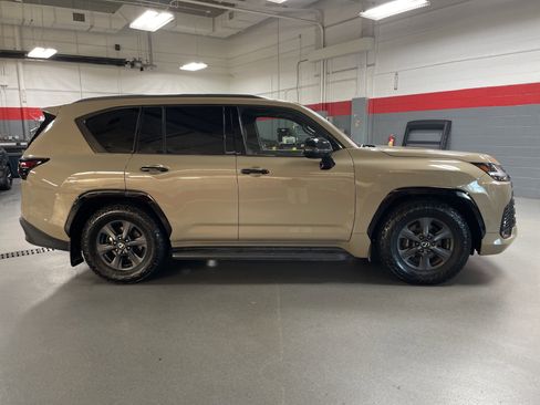 Used 2025 Lexus LX 700h Overtrail image 32