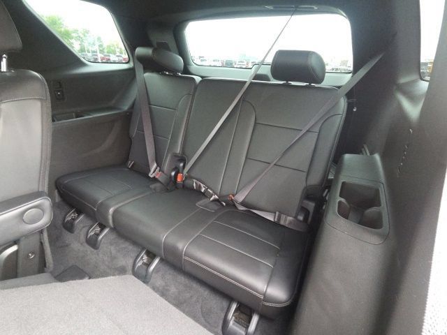 Used 2023 Chevrolet Traverse LT FWD image 16