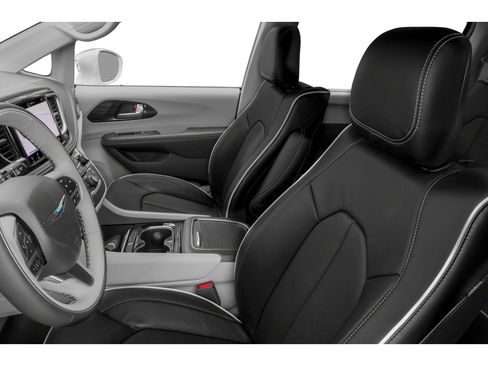 Used 2023 Chrysler Pacifica Limited w/ Uconnect Theater Family Group image 10