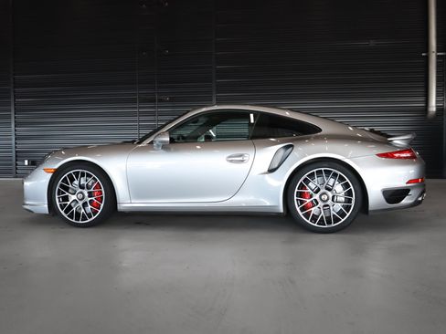 Used 2014 Porsche 911 Turbo image 2
