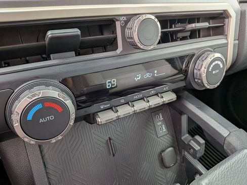 Used 2025 Toyota Tacoma TRD Sport image 25