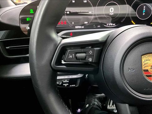 Used 2022 Porsche Taycan image 21