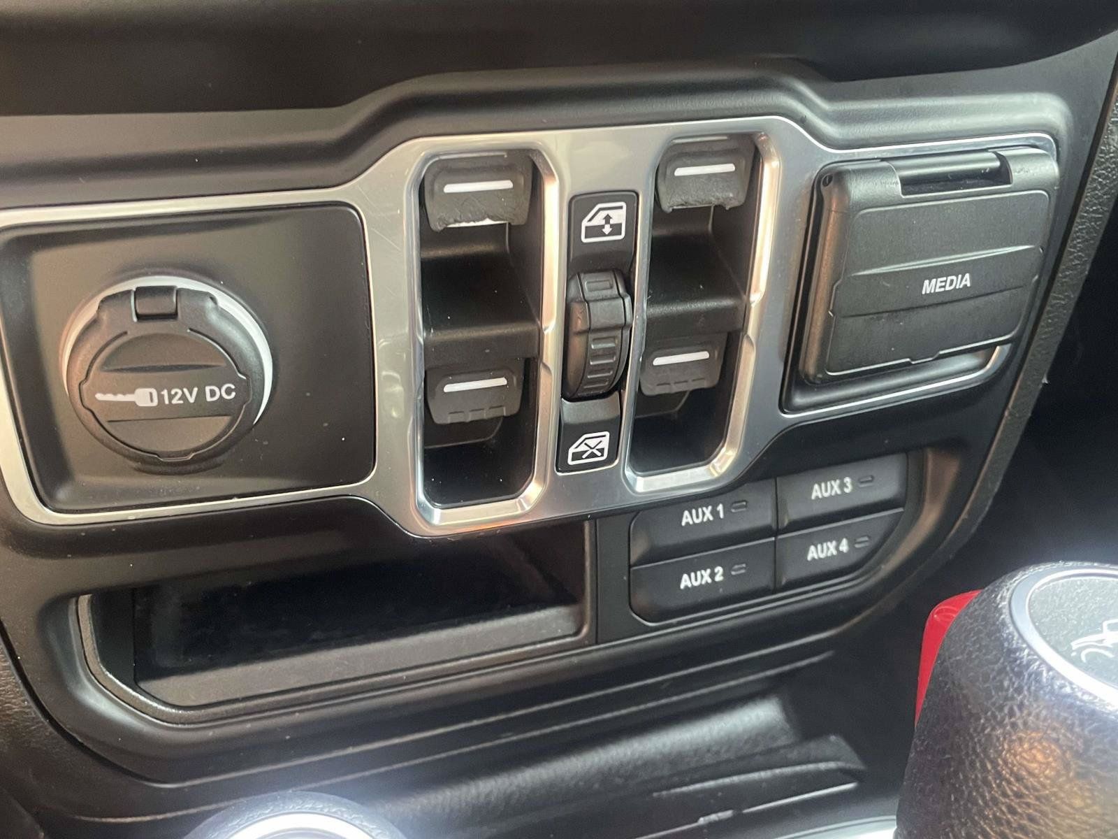 Used 2022 Jeep Gladiator Sport AWD/4WD image 18