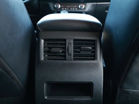 Used 2024 Mitsubishi Outlander SE image 28