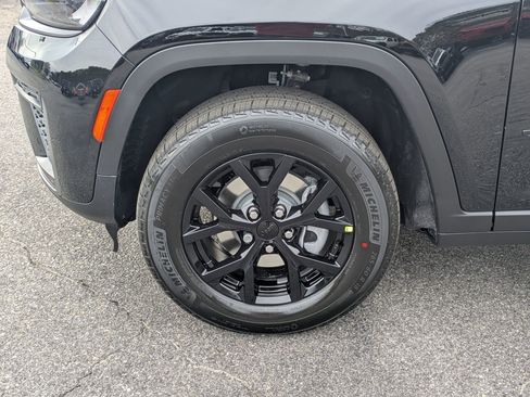 New 2026 Jeep Grand Cherokee Altitude AWD/4WD image 32