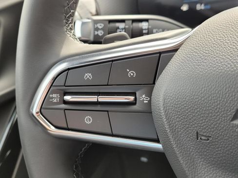 New 2026 Chevrolet Equinox LT w/ Convenience Package II FWD image 24
