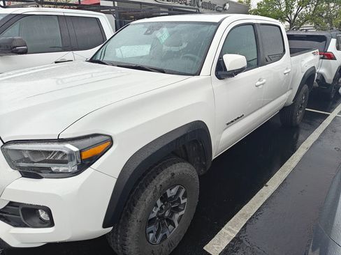 Used 2023 Toyota Tacoma TRD Off-Road w/ TRD Premium Off Road Package image 2