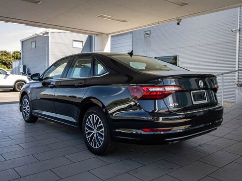 Used 2021 Volkswagen Jetta SE w/ SE Cold Weather Package image 11