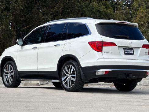Used 2018 Honda Pilot Touring image 3