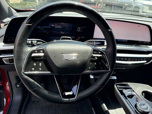 Used 2025 Cadillac Lyriq Luxury w/ LPO, Floor Liner Package AWD/4WD image 29