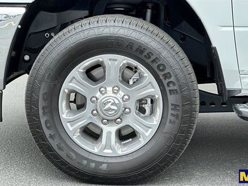 Used 2024 RAM 2500 Big Horn w/ Safety Group AWD/4WD image 35