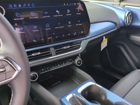 New 2026 Chevrolet Equinox EV LT image 13